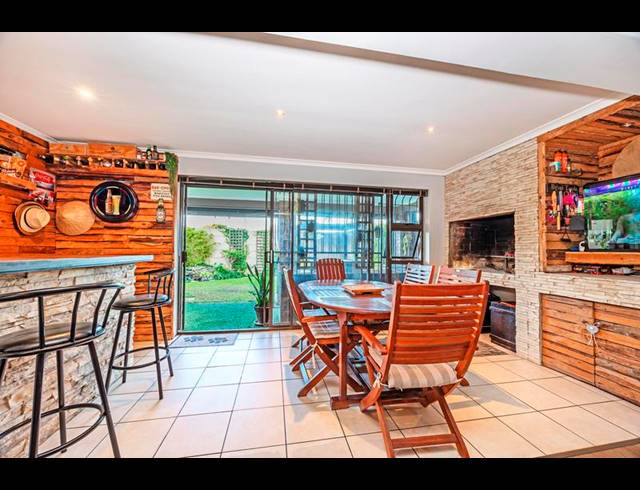 3 BEDROOM TOWNHOUSE FOR SALE IN BRACKENFELL SOUTH